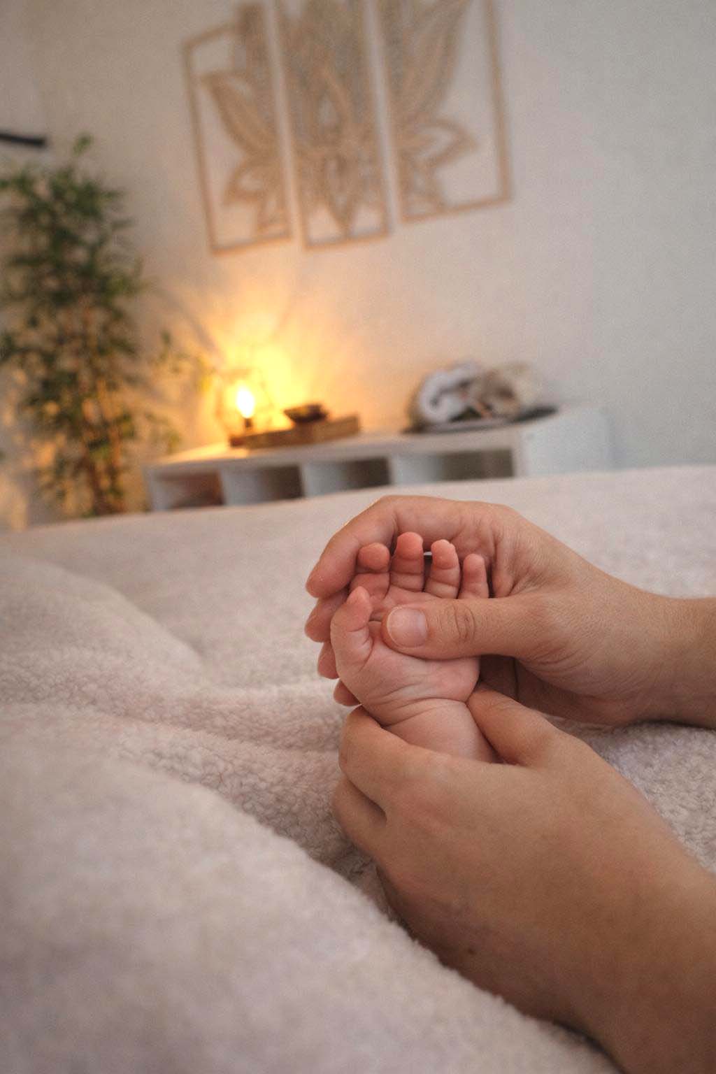 massage bébé shantala - main bébé